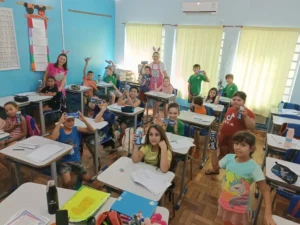 Leia mais sobre o artigo Caravana de Páscoa visita escolas e leva alegria e diversão para as crianças em Giruá