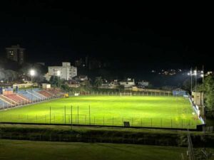 Leia mais sobre o artigo Nova iluminação do Estádio Carlos Denardin está concluída