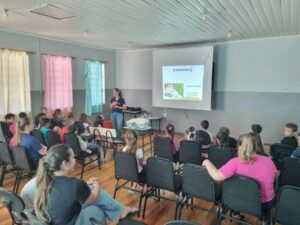 Leia mais sobre o artigo Palestras buscam sensibilizar crianças e adolescentes de Porto Mauá sobre a preservação da água