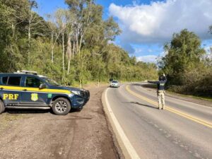 Leia mais sobre o artigo Operação 20 de Setembro reforça a fiscalização nas rodovias federais gaúchas para coibir infrações de trânsito e acidentes