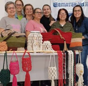 Leia mais sobre o artigo Capacitação em artesanato oportuniza geração de renda e inclusão social e produtiva