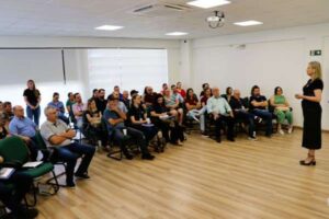 Leia mais sobre o artigo Cooperativas da agricultura familiar participam de seminário regional