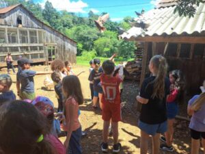 Leia mais sobre o artigo Crianças da Ação Social Municipal de Horizontina Participam de Viagem ao Rancho Quatro Estações em Cândido Godói