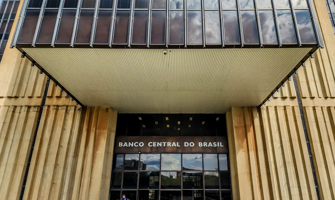 Leia mais sobre o artigo Mercado financeiro estima inflação de 4,99% em 2025, diz BC