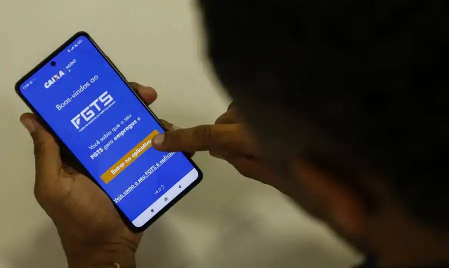 Leia mais sobre o artigo Governo vai liberar saldo do FGTS a quem optou por saque-aniversário