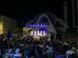 Leia mais sobre o artigo Caravana da Barranca reuniu são-borjenses e turistas em frente à Igreja Matriz na noite de quarta-feira