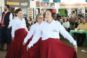 Leia mais sobre o artigo Baile da Melhor Idade reúne cerca de 300 participantes durante a Expofeira 2025 em Três de Maio