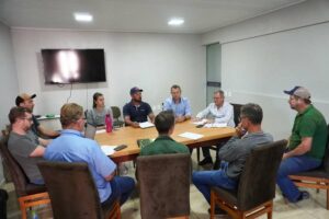 Leia mais sobre o artigo Cândido Godói realiza reunião técnica para preparar participação no Seminário Regional do Leite