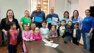 Leia mais sobre o artigo Executivo Municipal de Giruá recebe convite especial de alunos da Escola Alfredo Saffi