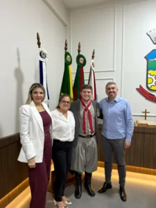 Leia mais sobre o artigo Leônidas Augusto da Silva, novo Peão Farroupilha do RS, visita prefeito de Horizontina e compartilha trajetória de tradição e orgulho