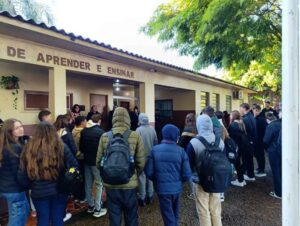 Leia mais sobre o artigo Alunos do 9º ano de Cândido Godói visitam Escola Casa Familiar Rural Filhos da Terra durante a Semana do Meio Ambiente