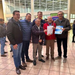 Leia mais sobre o artigo Cândido Godói garante repasse de R$ 50 mil para a EXPOCANDI 2025 durante evento em Santa Rosa