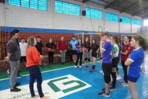 Leia mais sobre o artigo Escolinha Geração Vôlei inicia treinos com mais de 130 alunos em Cândido Godói