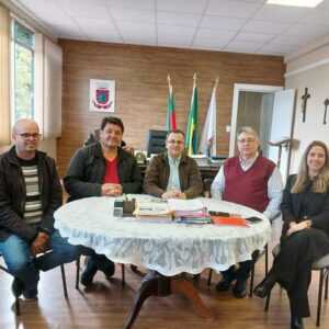 Leia mais sobre o artigo Prefeito assina ordem de início para obra de pavimentação no bairro Guia Lopes