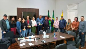 Leia mais sobre o artigo Representantes da EMEFATI São Miguel Arcanjo se reúnem com o Executivo Municipal em Giruá
