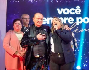 Leia mais sobre o artigo Palestra Show com Otélio Drebes lota Salão Paroquial e emociona comunidade com lições de vida e solidariedade em Cândido Godói