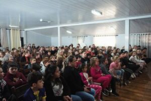 Leia mais sobre o artigo Cândido Godói promove o Dia do Autor Presente com a escritora Márcia Funke