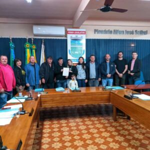 Leia mais sobre o artigo Câmara de Vereadores de Campina das Missões homenageia atleta campeã pelo Internacional 