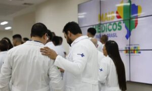 Leia mais sobre o artigo Estudantes de baixa renda de curso de medicina terão ajuda do governo 