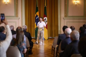 Leia mais sobre o artigo Governador assina ordem de início de obras do acesso asfáltico a Pirapó, nas Missões