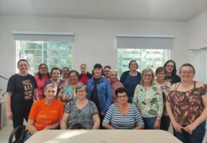 Leia mais sobre o artigo Grupo de Mulheres de Horizontina vivencia experiência de bordado livre como expressão e cuidado