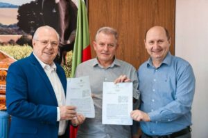 Leia mais sobre o artigo Governo firma novos convênios da Consulta Popular e de emendas parlamentares para fortalecer desenvolvimento rural