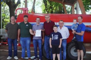 Leia mais sobre o artigo Prefeitura de Cândido Godói realiza cessão de equipamento agrícola à AGEMEOS