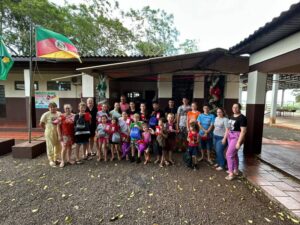 Leia mais sobre o artigo Mato Queimado entrega uniformes e lembranças natalinas a estudantes da rede de ensino