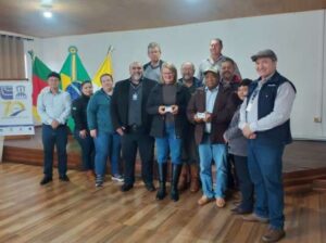 Leia mais sobre o artigo Cartões da Operação Terra Forte são entregues aos primeiros beneficiários de Bossoroca