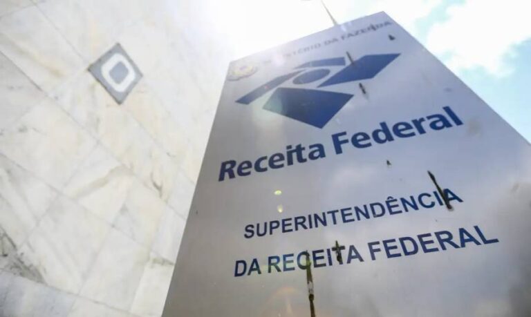 Receita paga lote especial de restituição